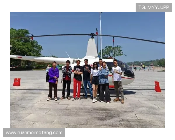 足球界互帮互助的球星们携手共进展现无私精神与团队合作魅力